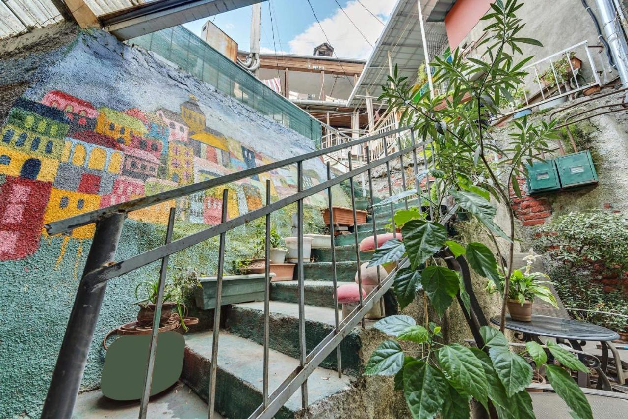 House 52 Boutique Hotel تبليسي المظهر الخارجي الصورة